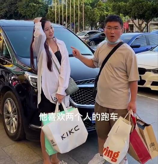 原创网红姜涛有钱就变了要为女友买百万跑车一次购物花掉3000多元
