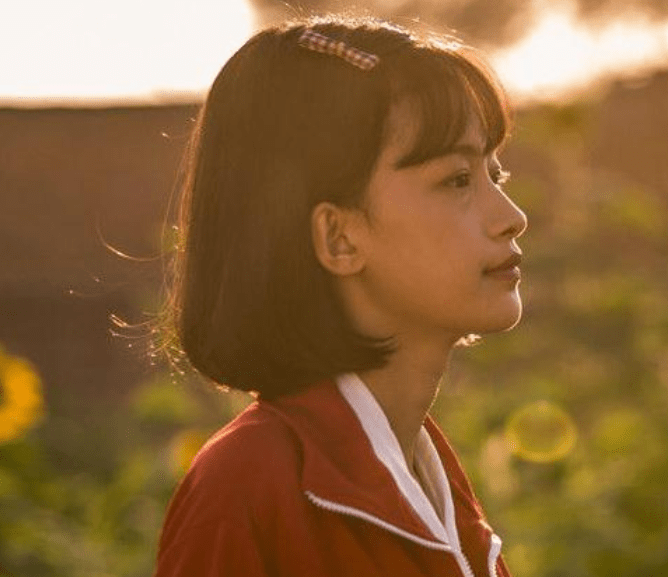 《我的青春期》,扮演了清纯可人的女主李春霞,2015年孙怡因《我的青春