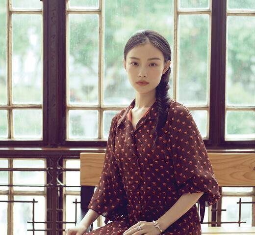 整体 野马泫雅不走性感，简约邻家的穿着更耐看，刘雯穿着适合大众学习