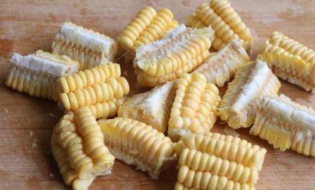 时节|春夏时节来碗汤，滋补玉米与排骨相互碰撞，别有一番风味