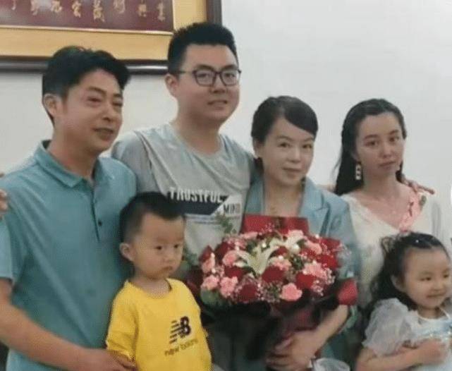 什么是含饴弄孙 许妈姚爸陪奇奇玩篮球 姥姥做家务依旧笑容满面 姚威