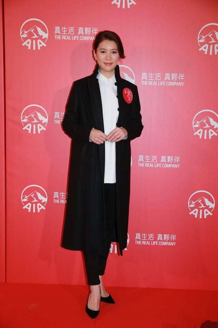 一身 袁咏仪上街私服很随意，可以说是典型的“大妈”风格！