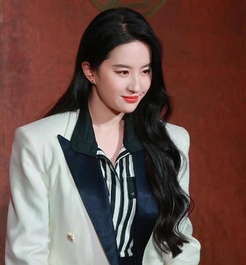 系列 LV红毯生图,众女星比穿“丑衣服”,靠脸完成的时尚度太有记忆点