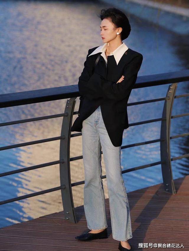 丽人 气质简约的“牛仔裤”，今冬流行这样穿，洋气显瘦，变身都市丽人