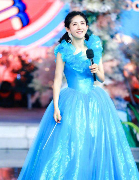 不分伯仲|快乐家族古装上演回忆杀，谢娜吴昕美得不分伯仲，何炅变翩翩公子