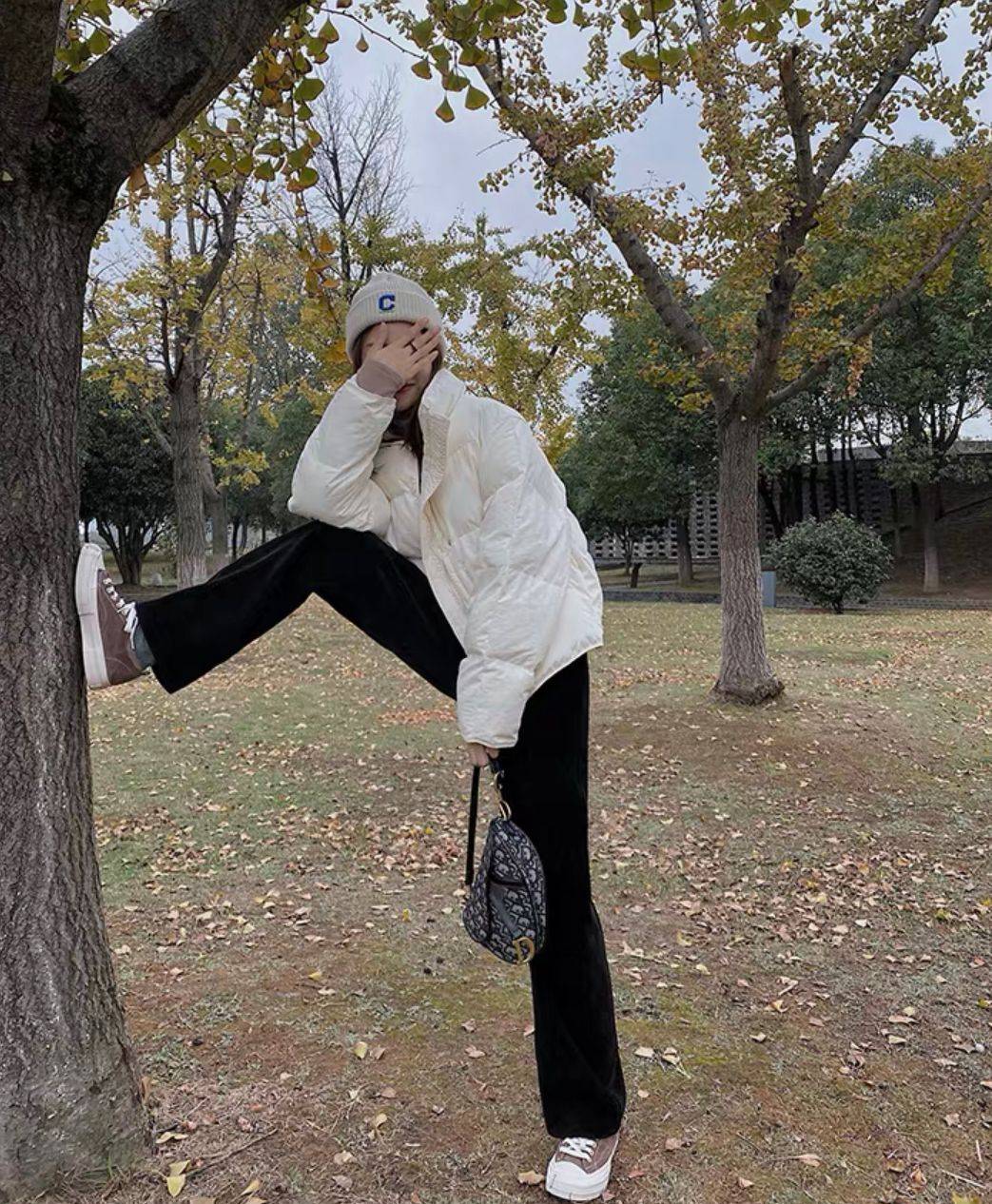 冬日 女人怕冷又想赶时髦，穿衣必备这“冬日三宝”，上了年纪也适合