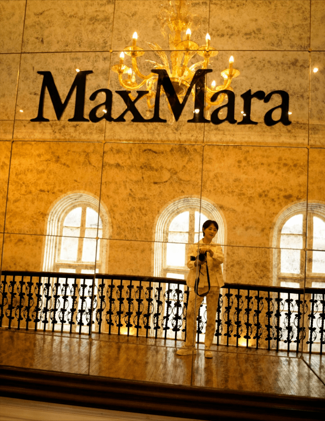 廓形 孙俪凹时尚造型再翻车！穿大火的泰迪熊大衣亮相，造型更像睡衣