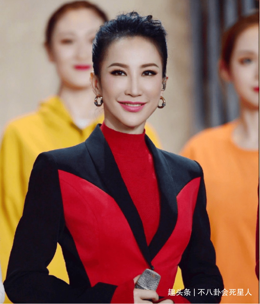 张梓琳 春晚舞台比美:热巴似小公主,倪妮肤色很抢眼,张梓琳母仪天下