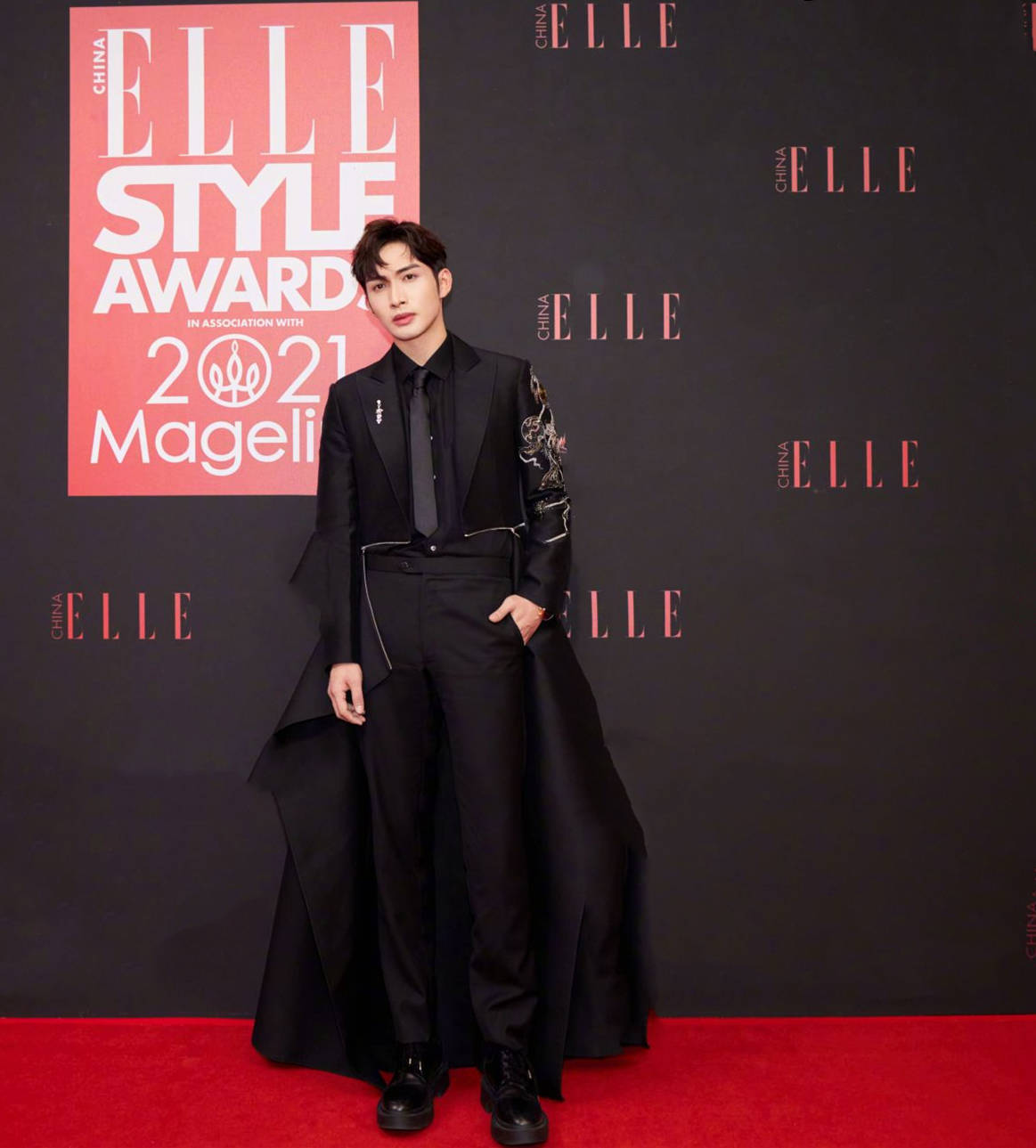 时装 75位明星的ELLE时装造型,王源、热巴,关晓彤,身心造型惹人爱