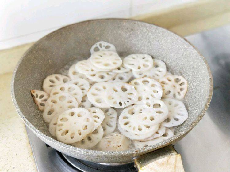 藕片怎么做最好吃糖醋藕片 49382d7826494b2f9c38e7567775017f.jpeg