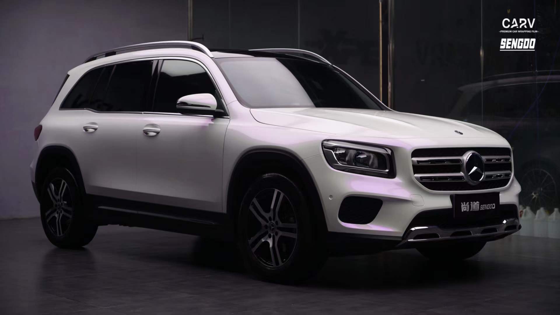 奔驰glb卡孚改色膜贝壳白变紫