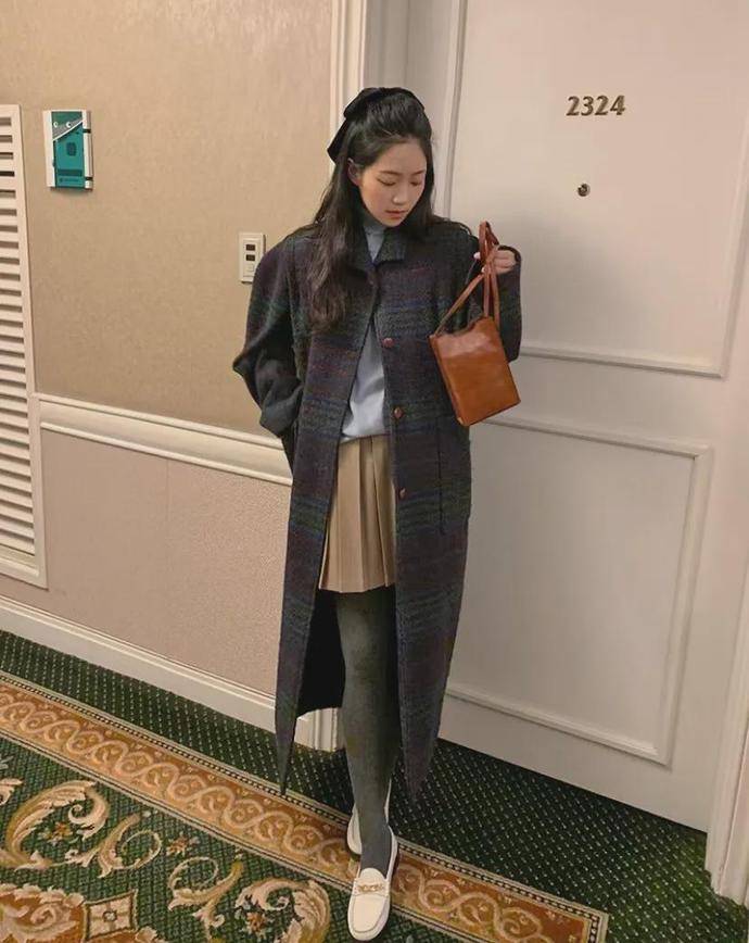 什么 大衣里面穿什么？这几件内搭好看到爆