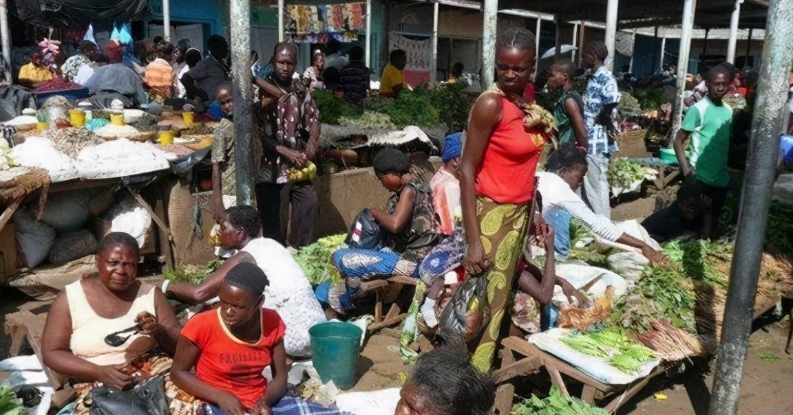 为什么非洲人吃不饱饭？看了菜市场才知道，他们可能不值得同情