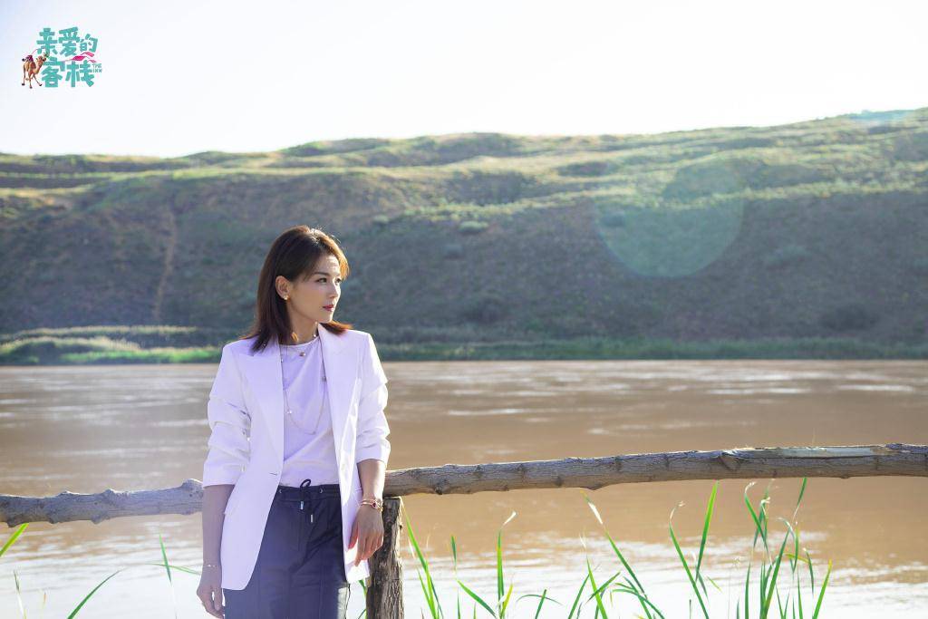 围巾 新一季《亲爱的客栈》刘涛衣品开挂，职场女精英就该这么穿