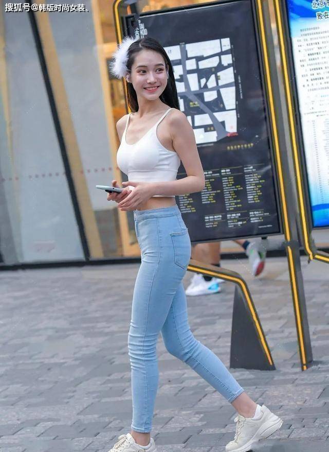 链子 清新特别的打底裤穿出自然匀称美，带来轻松的美丽效果，简单装扮