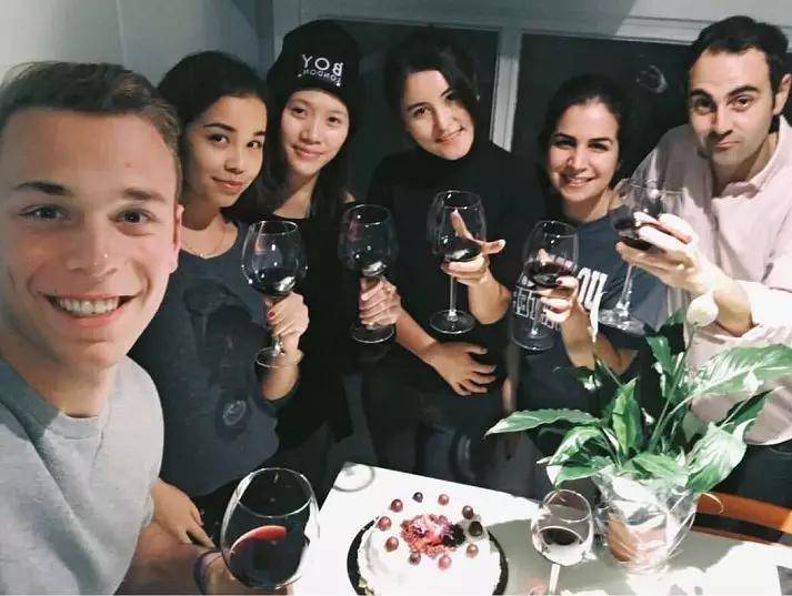 原创我伊朗人中国女婿娶了小6岁新疆媳妇老丈人要了25万彩礼