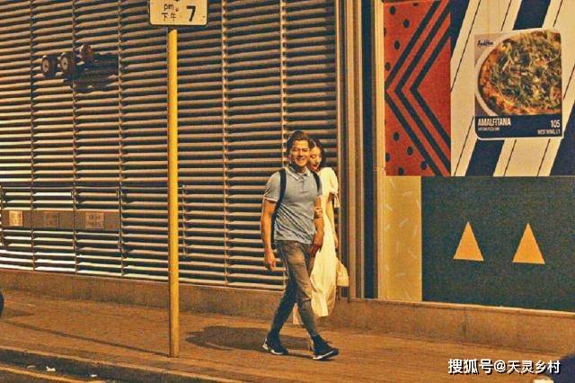 郭富城 郭富城携小22岁娇妻过二人世界，方媛穿白裙，挽天王手臂小鸟依人