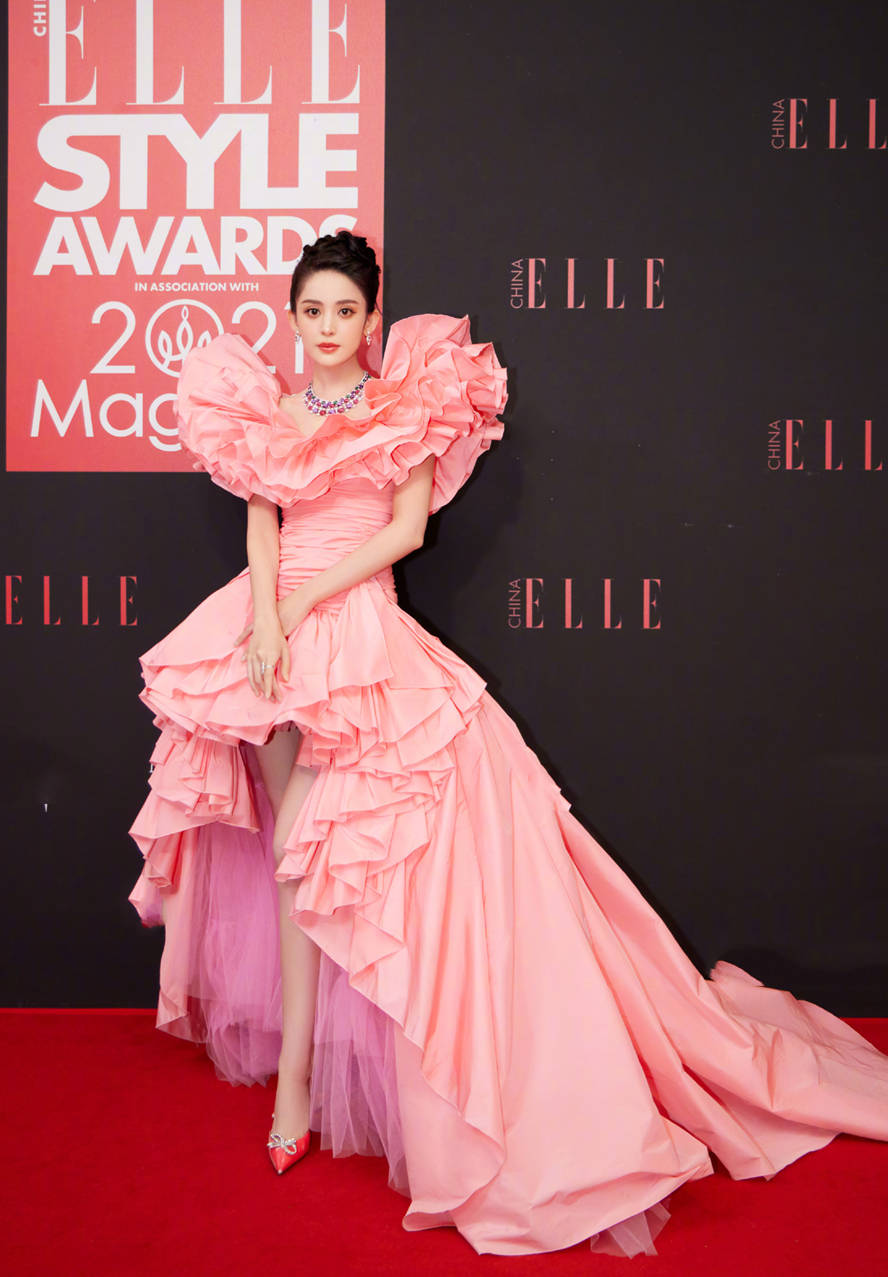 时装 75位明星的ELLE时装造型,王源、热巴,关晓彤,身心造型惹人爱