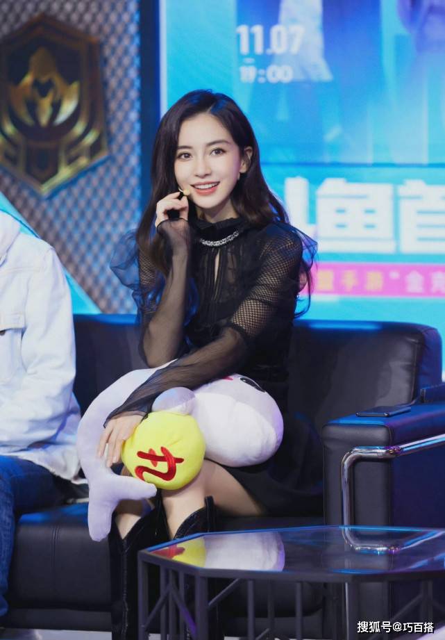 花朵 杨颖最近越来越会穿了，红毯美艳动人，私服低调温柔，真的好美