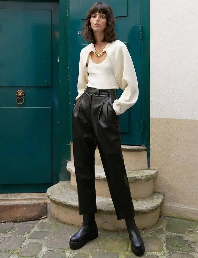 显高 中年女人想在冬天赶时髦，就从“九分裤+裸靴”开始，显高有气质