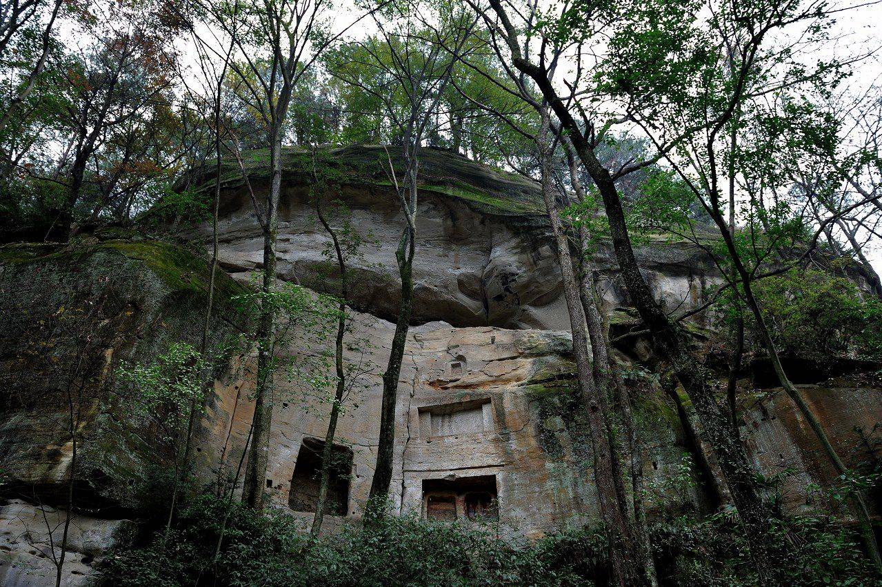 原创四川一座有一脚踏三县的山风景独具原始生态四季如春