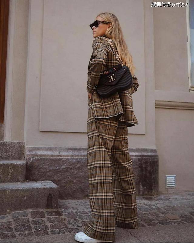 上衣 西裤可以说是时髦宝藏单品，拉腿藏肉百搭样样行。