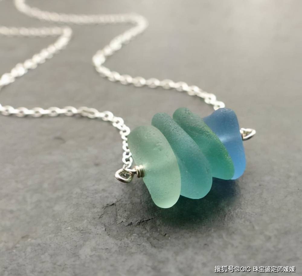 "水晶鞋"绚丽多彩,这种饰品晶莹剔透,同样能圆你心中美的童话_玻璃