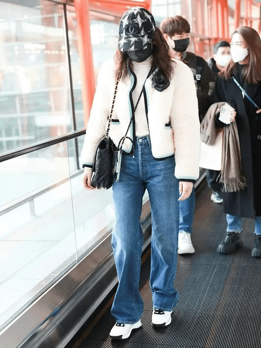 显得 冬季穿搭显瘦显高又保暖，非常的时髦