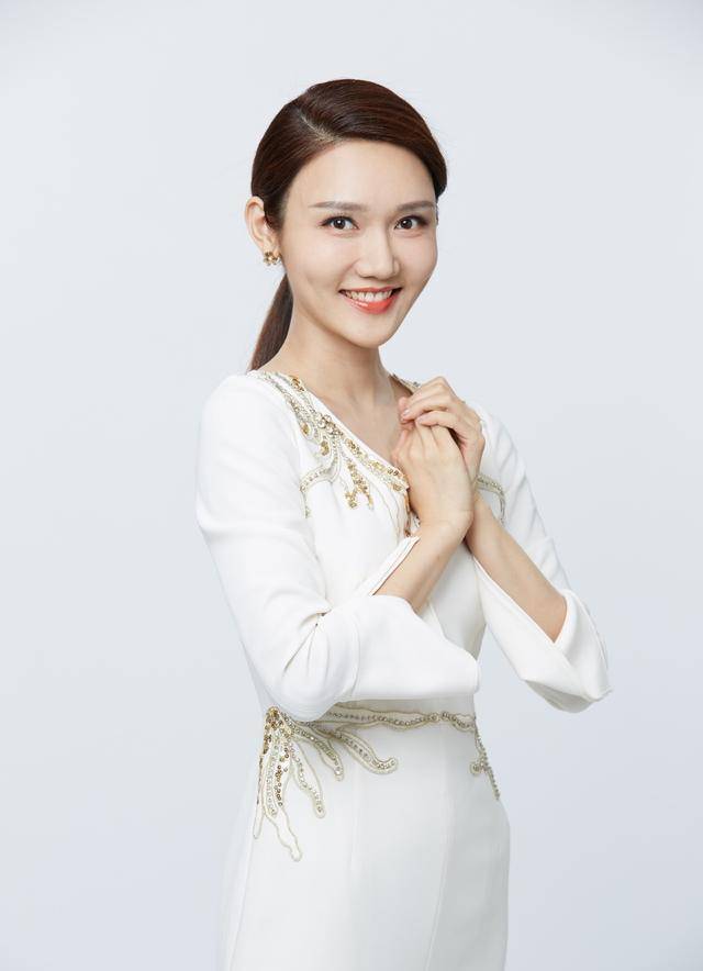 原创央视"财经小姐"龙洋:32岁仍单身未婚,热爱家乡湖南郴州