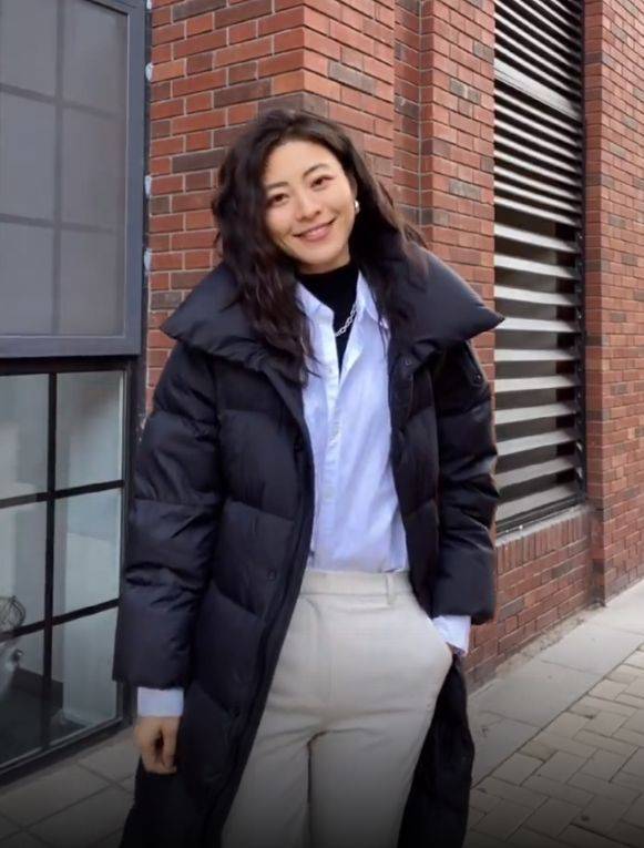 颜色 谁说黑色羽绒服老土？35岁博主连搭7套时髦显气质，每套都想照搬