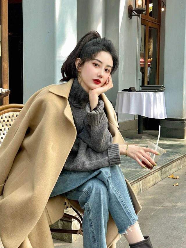 大衣 又降温了！冬天大衣别老配打底裤，换种方式更保暖时髦，漂亮大气