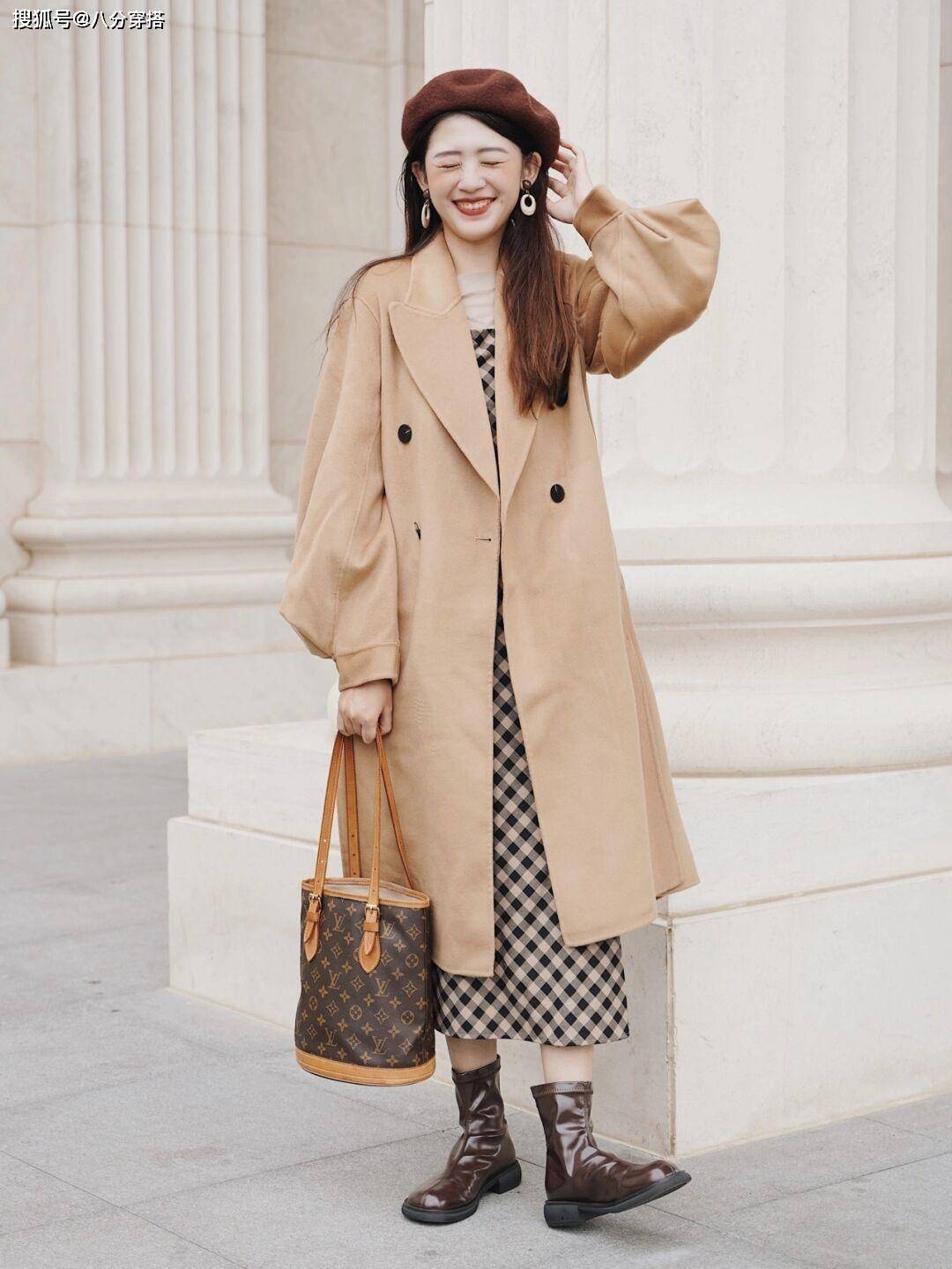 黑色 冬天穿大衣最好选这几个颜色，温柔显白不挑人，黑黄皮也能驾驭