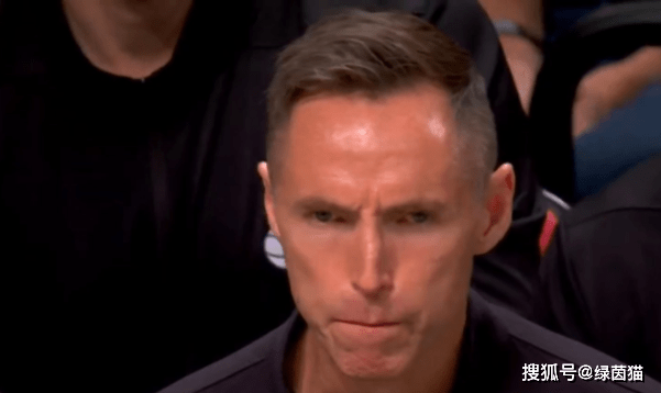 篮网陷绝境!格里芬120秒3犯引争议,阿伦打爆篮网,纳什摇头无奈