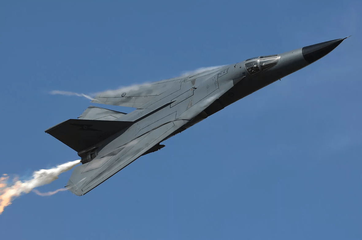 原创美军f111战机曾在实战中屡立战功被视作死亡之啸