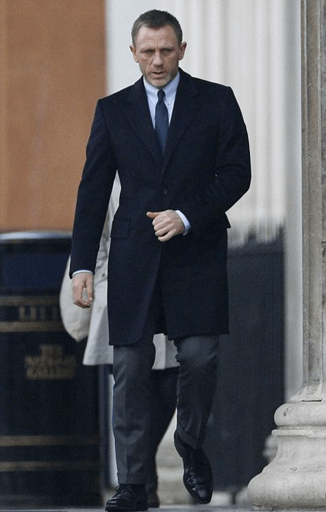 007冬天出门都在穿大衣，男人怎么穿大衣显贵显帅？