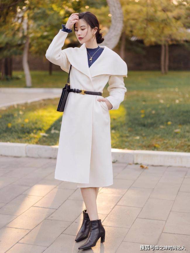 羊羔 小款的衣服可以增加一种干练的风格,显得超有气质