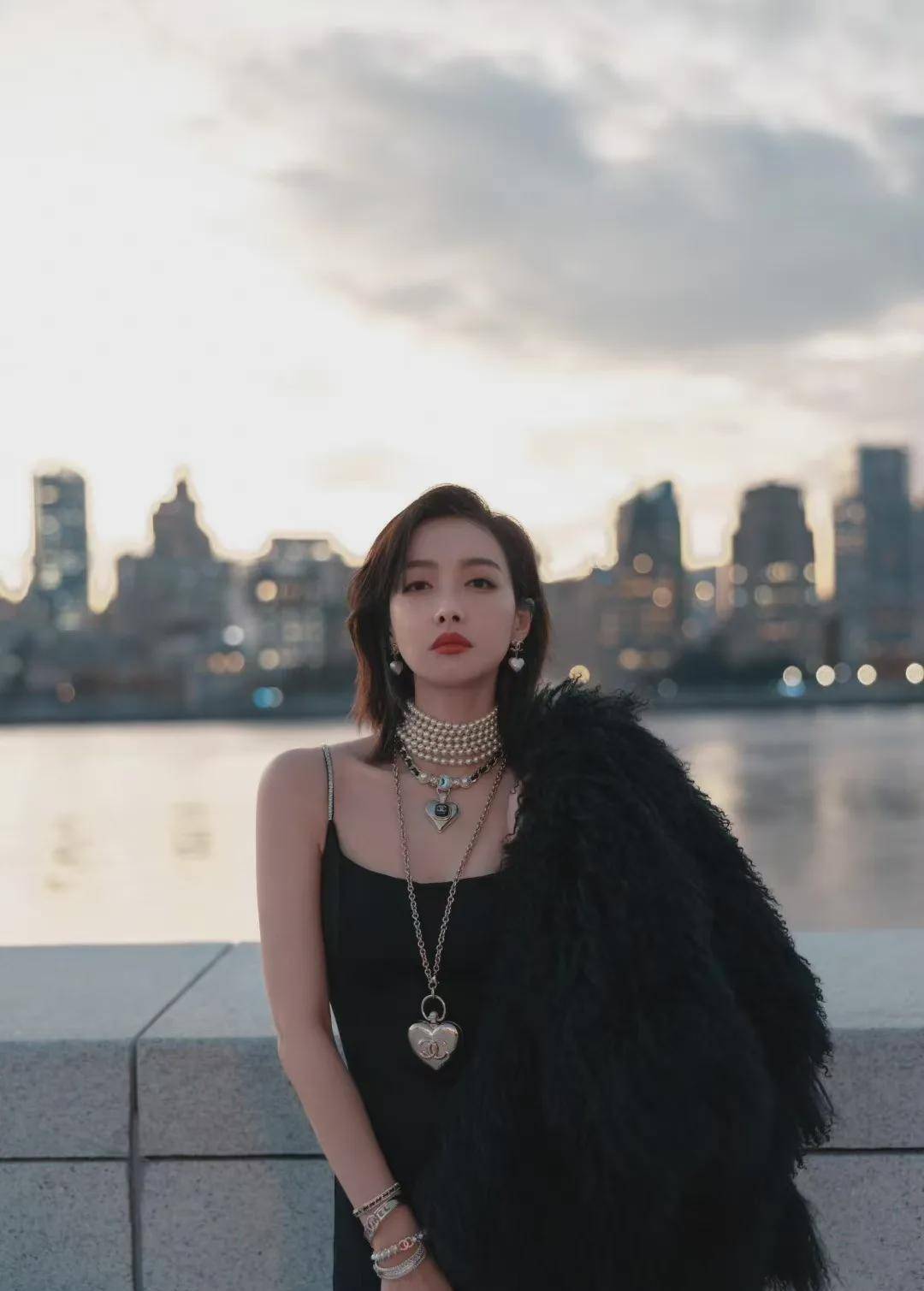 服装 85花盛典同台争艳！杨幂接连换三套服装，刘诗诗、唐嫣紧随其后