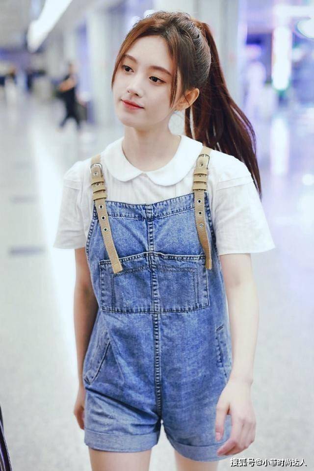 鞠婧祎 25岁鞠婧祎不扮成熟不装嫩，穿背带裤清新活力，这是真正的少女感