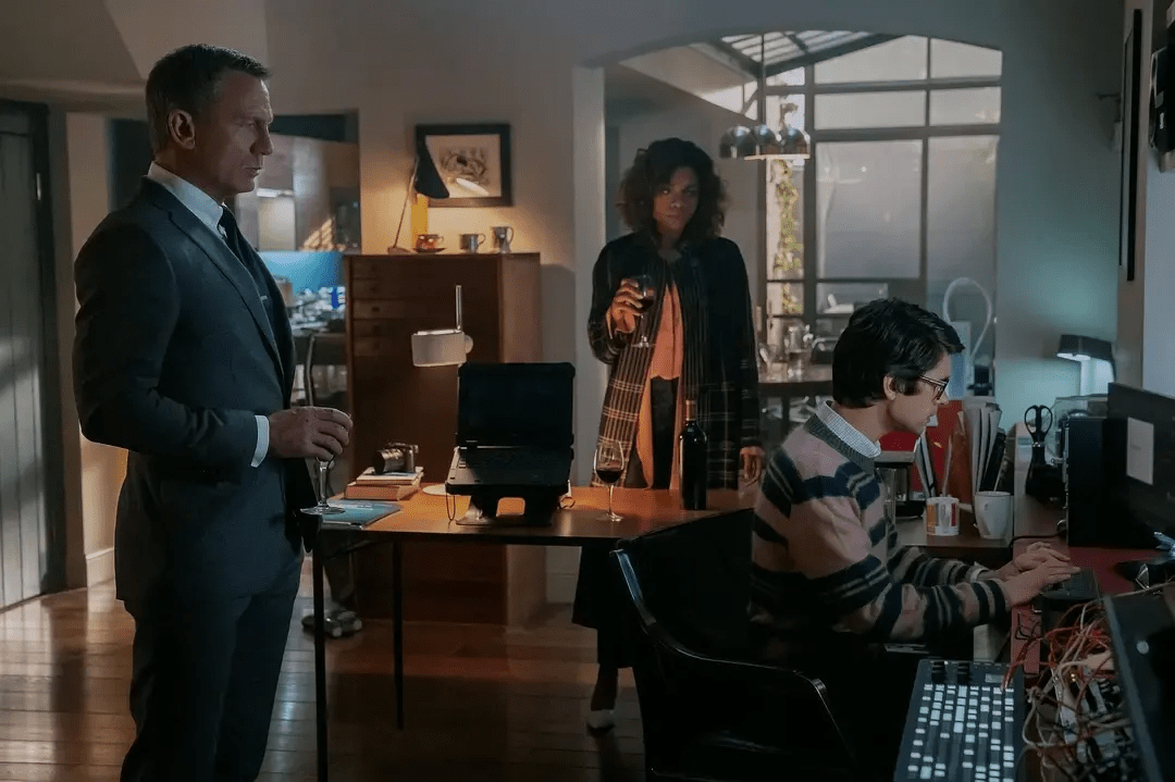 丹尼尔|丹尼尔卸任，原来这是反007的007电影，好颠覆！