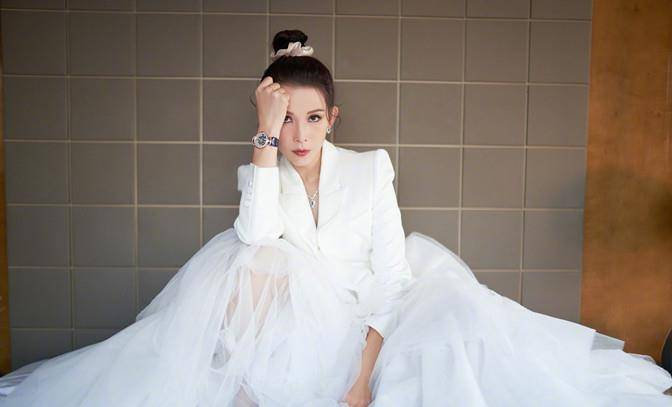 身材 时隔10年甄嬛后宫同框,蔡少芬穿礼服抹平9年年龄差,孙俪变保守