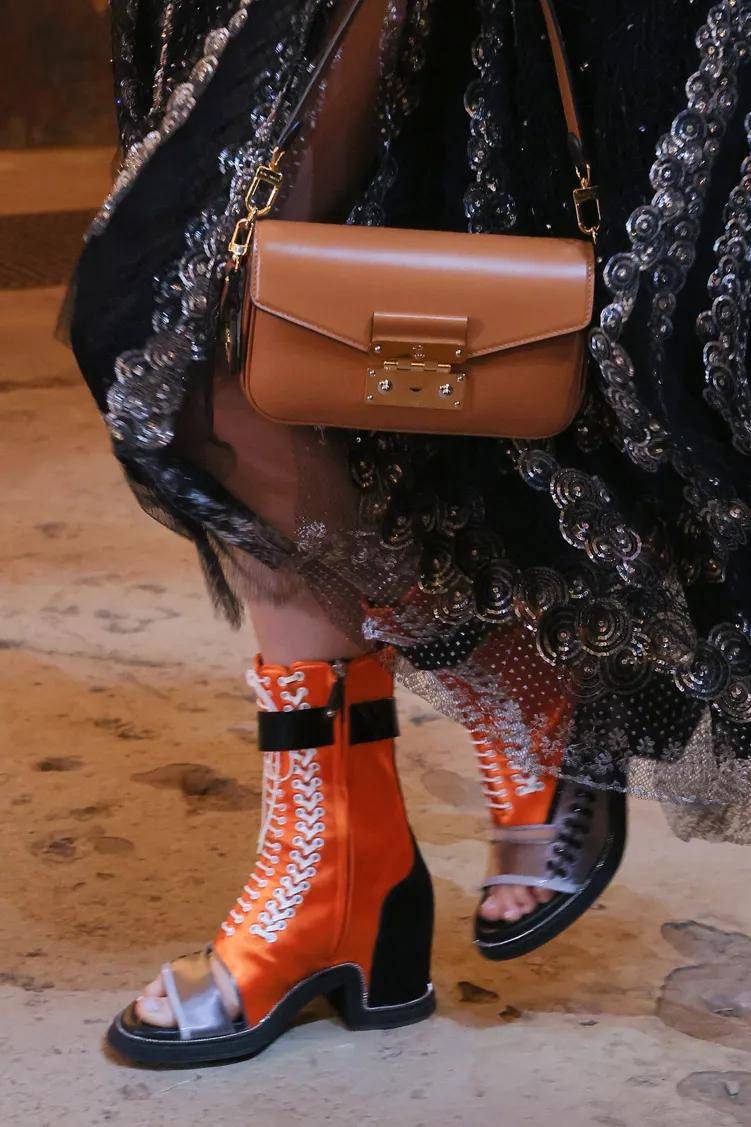 Vuitton 路易威登运1200盏华灯来上海办舞会,章子怡刘嘉玲舒淇全来了!