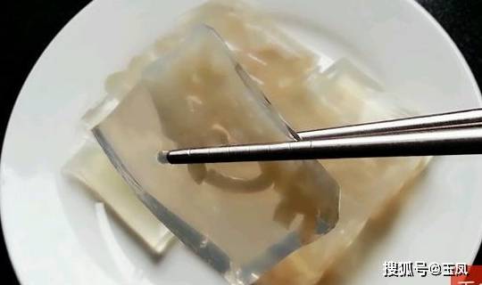 皮冻的熬制方法视频窍门 d97397f06eeb45ea9c27c8e59bd5f122.jpeg