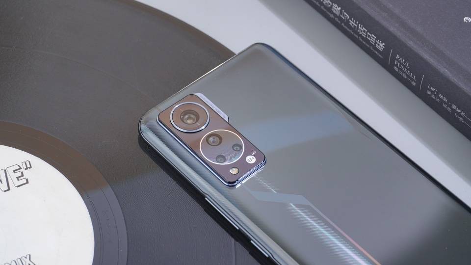 优质旗舰被冷落，骁龙870＋8G＋128G，还有55W快充