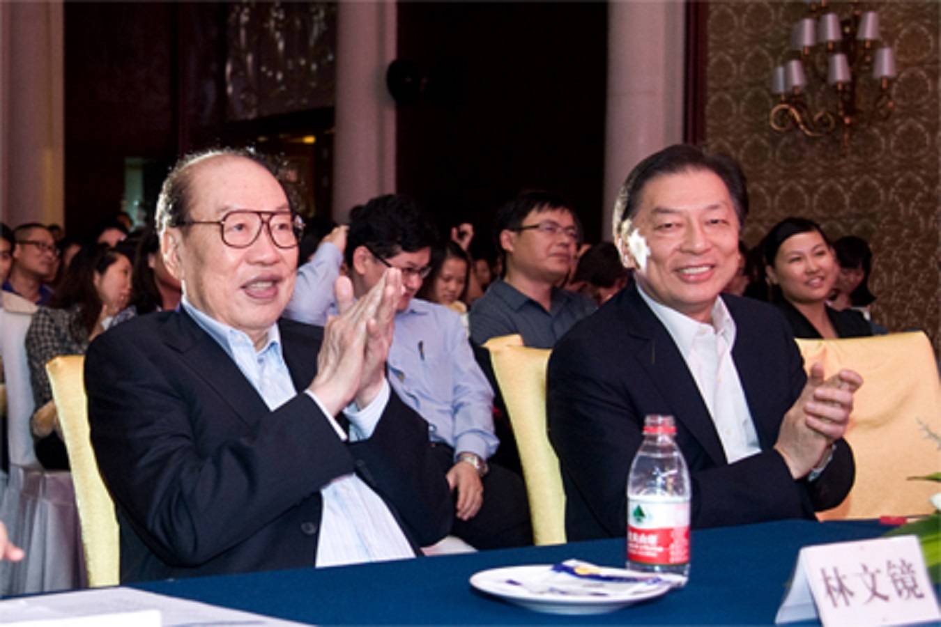 2021年10月27日,林宏修家族以285亿元人民币财富位列《2021年胡润百富