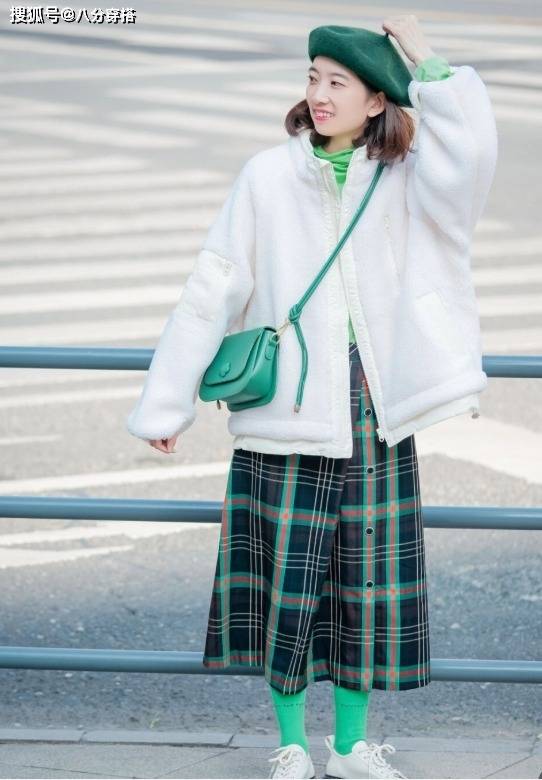 短袜 今年流行这几款半身裙,优雅温柔又百搭,照着穿准没错