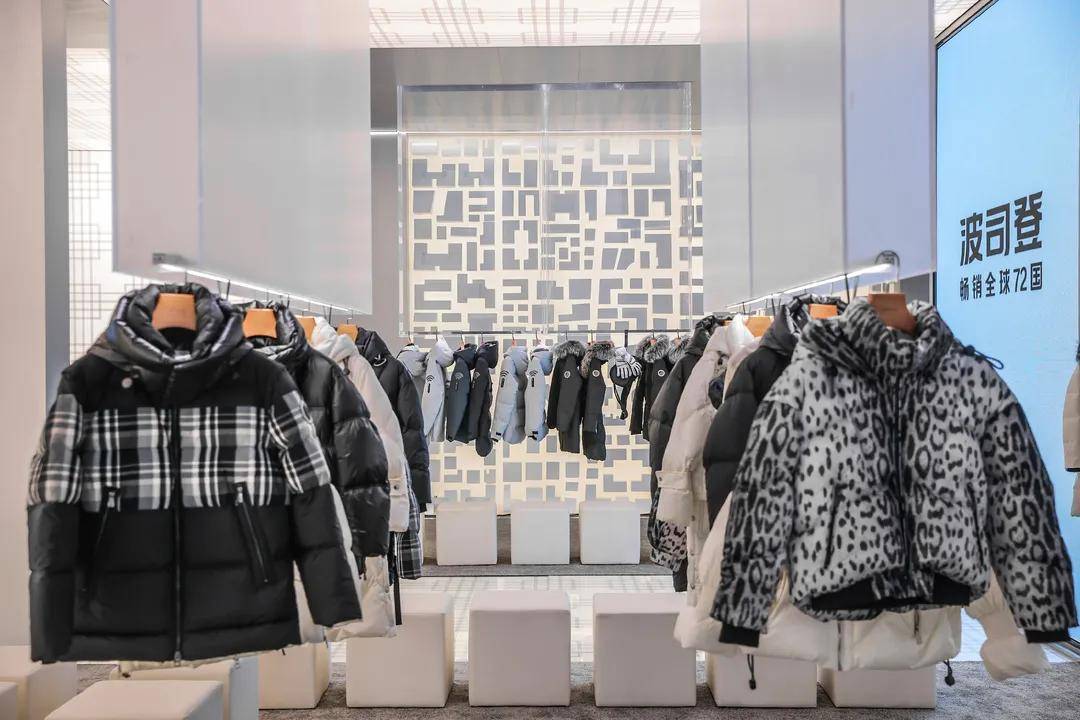 get今冬新潮流风衣羽绒服打卡波司登北京华贸中心快闪店