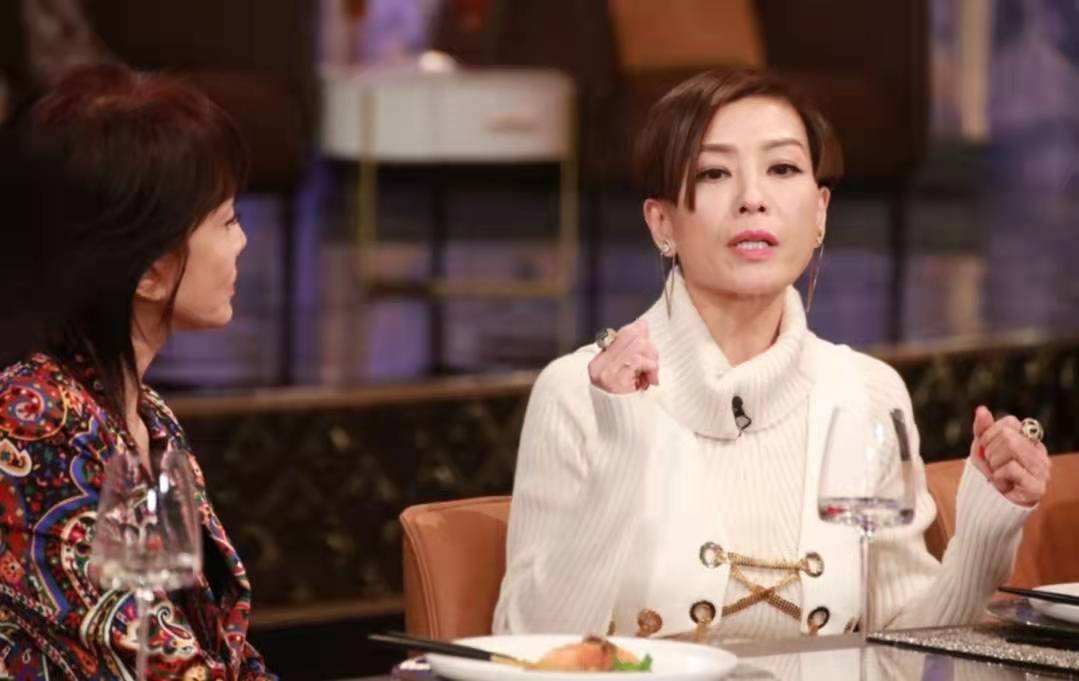 難過！TVB知名女星幕前罕見談及亡母，傷感痛哭：接受不了媽媽離開 娛樂八卦吃瓜 第9张