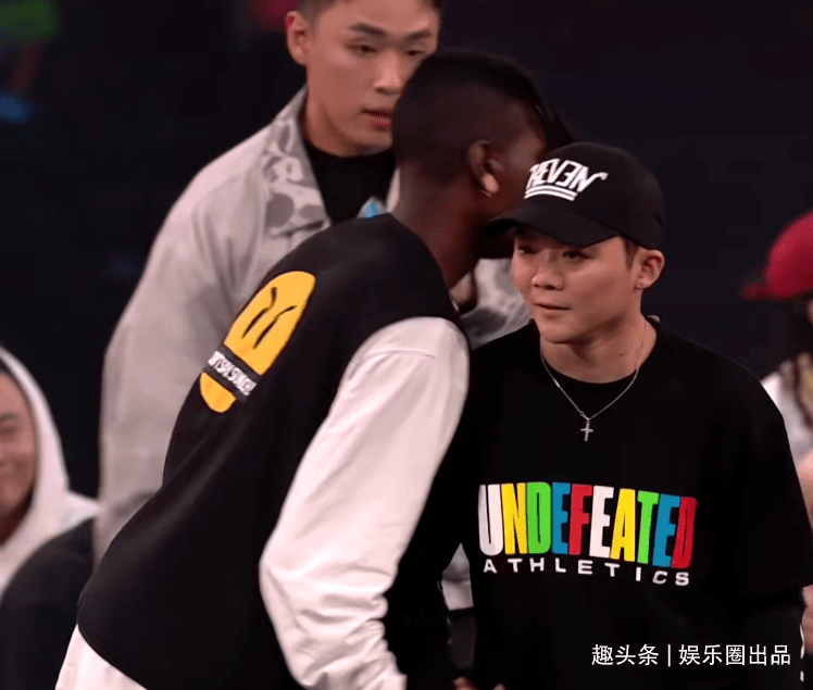 杨凯引|布布输给杨凯引热议，助跳嘉宾实力悬殊，节目组偏袒杨凯太明显