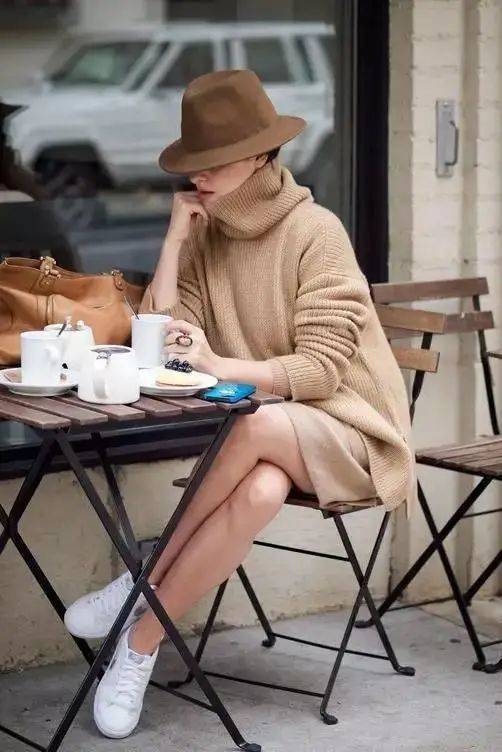 毛衣 比驼色更好穿，今年冬天“奶茶色”火了！