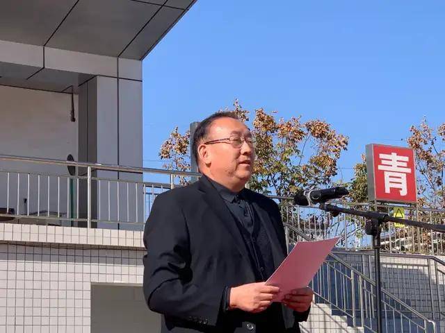 南都实验中学李卓民校长讲话南都实验中学李卓民校长在讲话中祝贺了